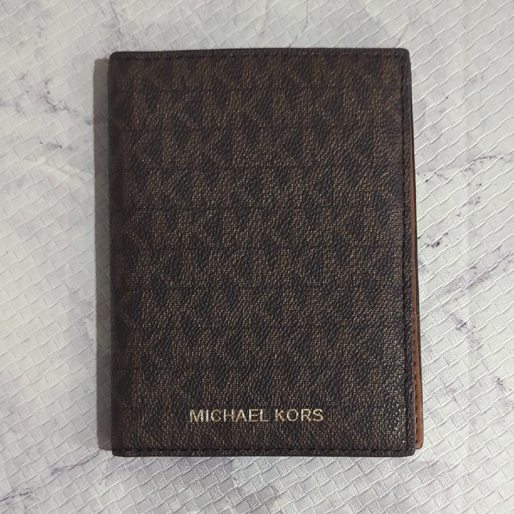 Michael Kors Jet Set  Signature Passport Dark Brown Key & Card Holder Wallet EUC